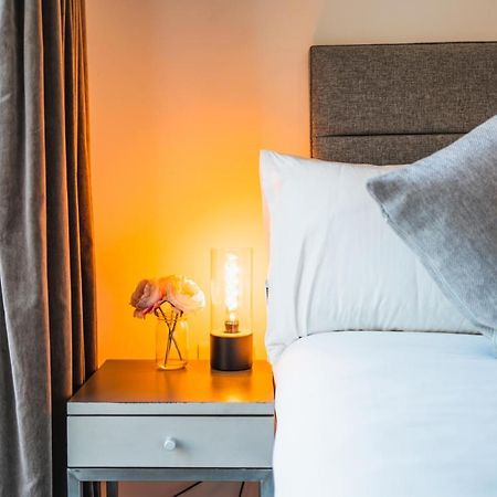 ⭑ Modern Town Centre Apartment ⭑ ボーンマス エクステリア 写真