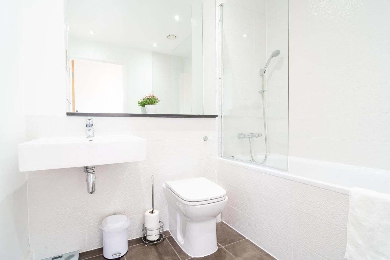 ⭑ Modern Town Centre Apartment ⭑ ボーンマス エクステリア 写真
