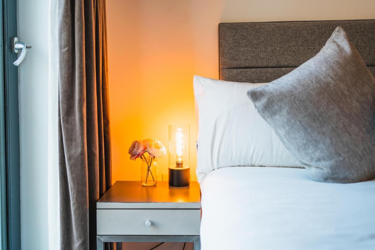 ⭑ Modern Town Centre Apartment ⭑ ボーンマス エクステリア 写真