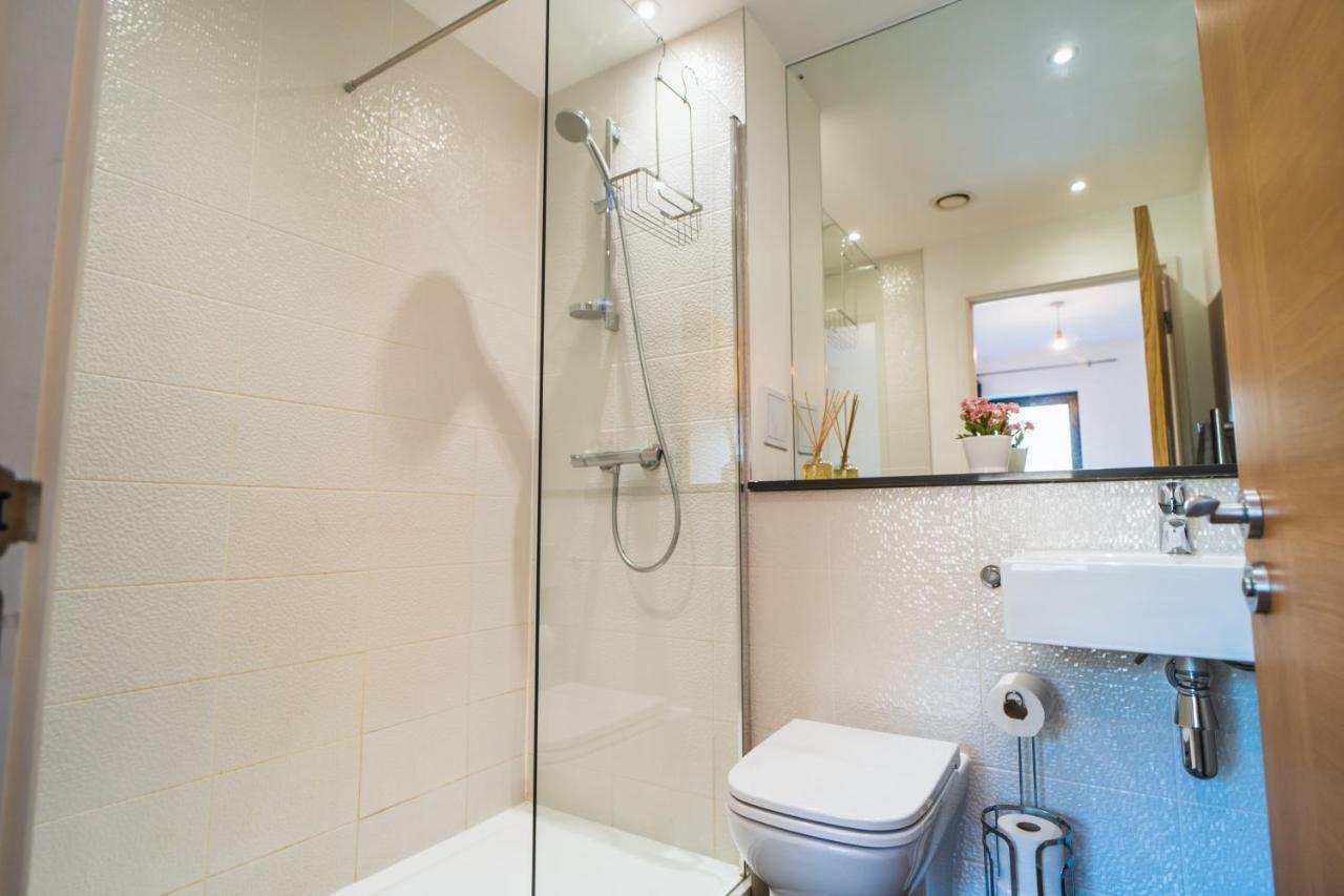 ⭑ Modern Town Centre Apartment ⭑ ボーンマス エクステリア 写真